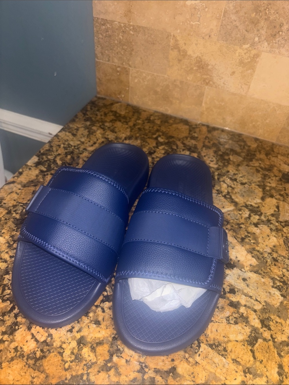 Lands end 9.5 men’s slip on pool slide sandals